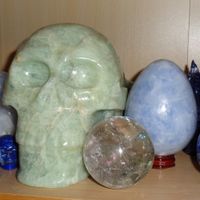 Bergkristall Kugel ca. 280 g Aquamarin Kristallschädel