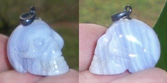 blauer Chalcedon Kristallschädel Anhänger 7 g