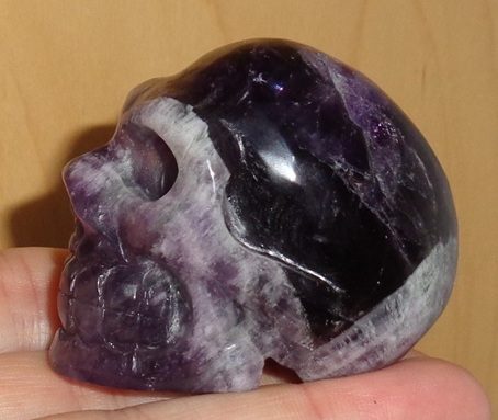 kleiner Chevron Amethyst Kristallschädel 100 g kleiner Chevron Amethyst Kristallschädel 100 g