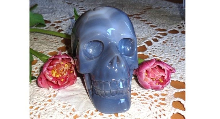 blaugrauer Achat Kristallschädel 1,19 kg