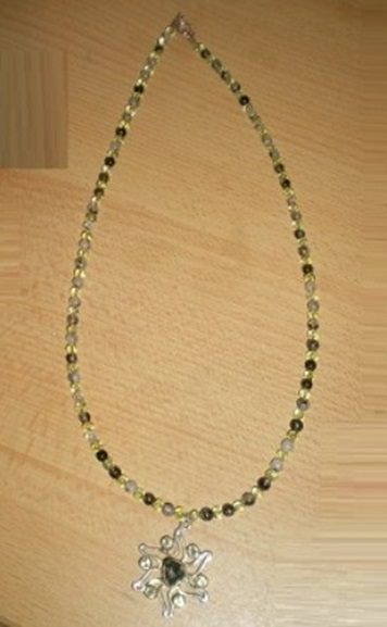 Kette mit Moldavit-Peridot-Anhänger

Silber 925