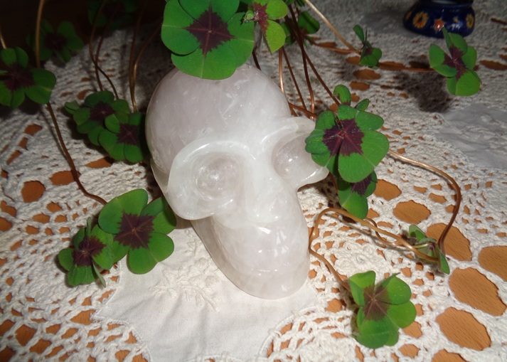 Kristallschädel Rosenquarz 860 g Kristallschädel Rosenquarz Bergkristall 860 g