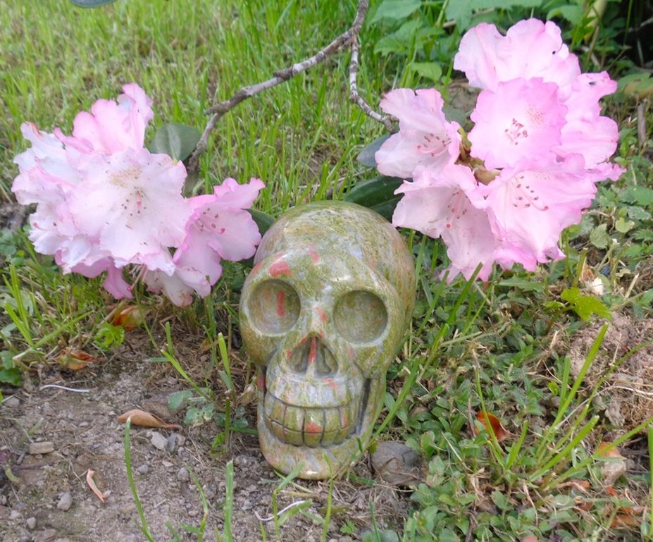 Unakit Blumenjaspis Kristallschädel