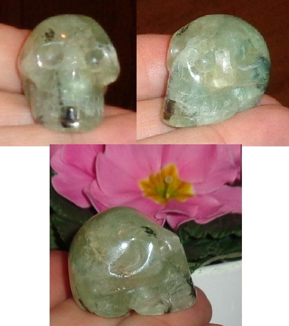 kleiner Kristallschädel Prehnit 25 g